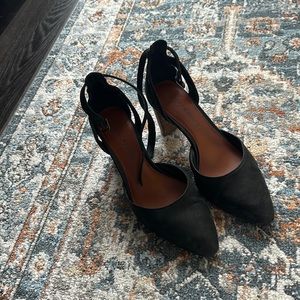 Lucky brand heels, closed toes, closed back, size 8 in black